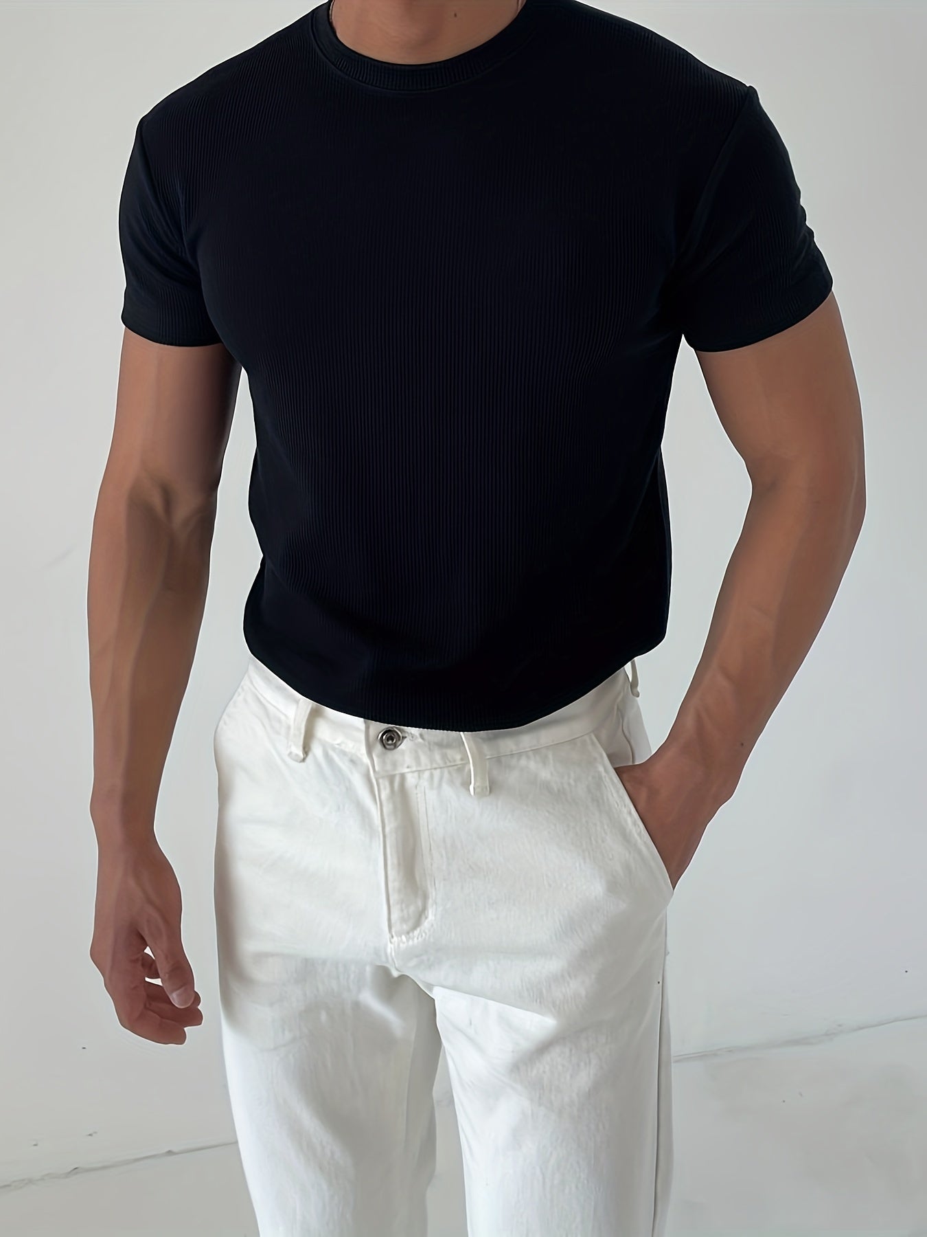 Basic T-Shit - Minimalist elegance