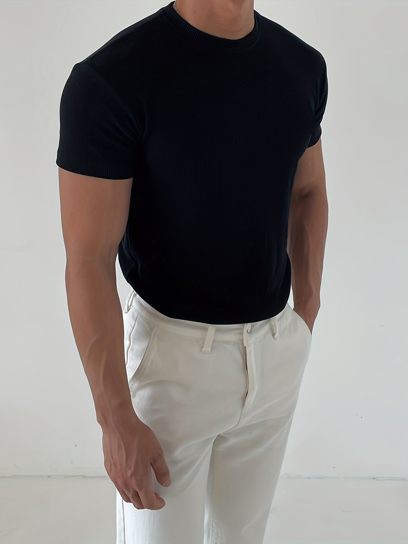 Basic T-Shit - Minimalist elegance