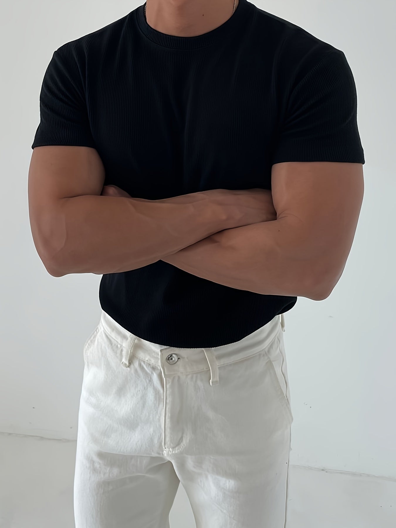 Basic T-Shit - Minimalist elegance