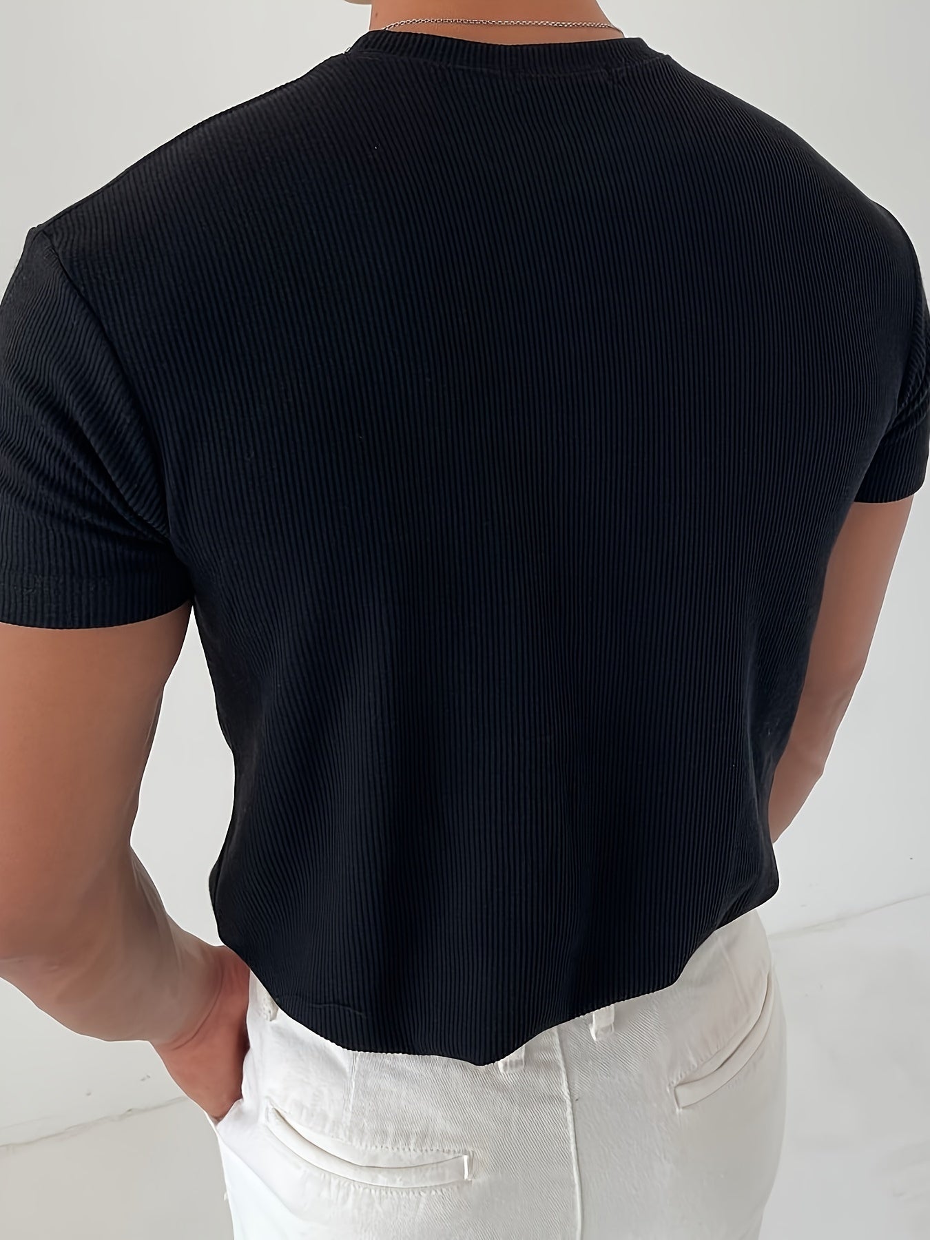 Basic T-Shit - Minimalist elegance